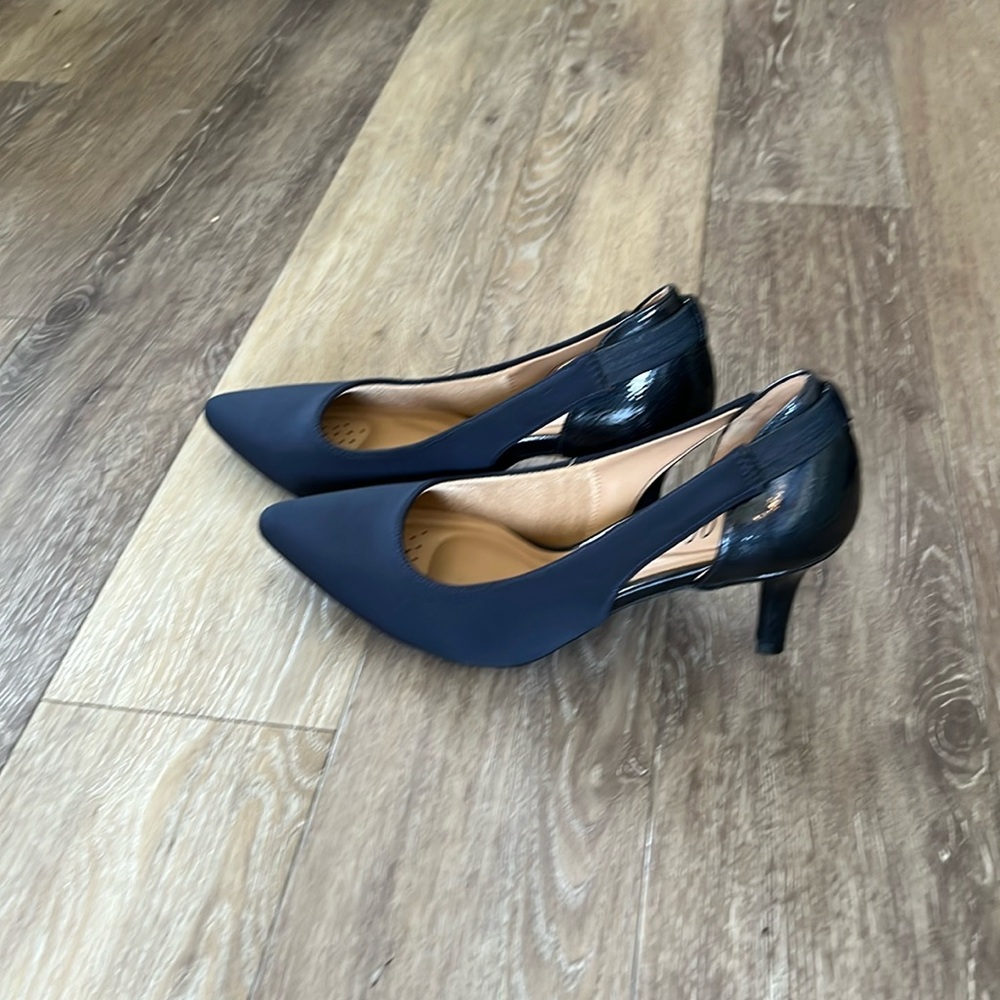 NWOB Abella Sealy true comfort navy blue pumps size 6.5